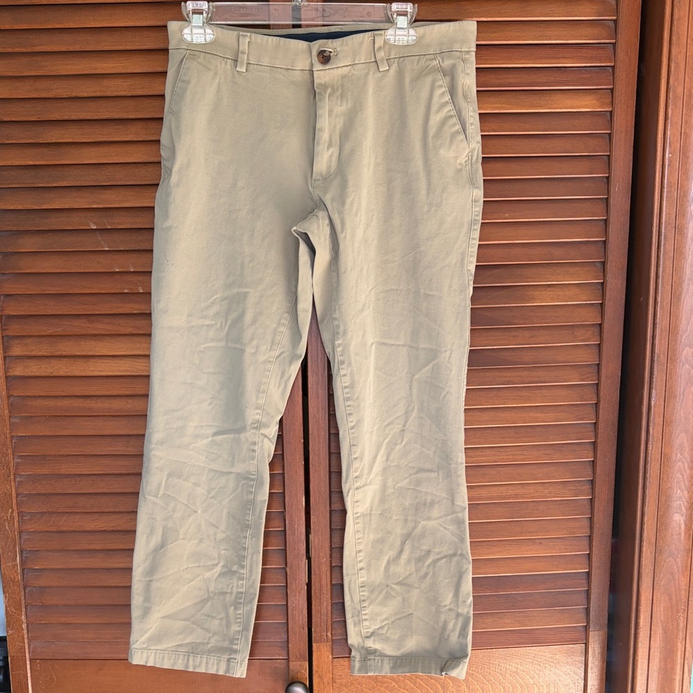 Izod Men's Tan Chinos